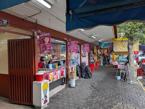 Paletería en el pasillo del Mercado de Coyoacán