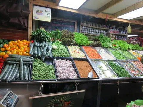 Puesto de verduras en el Mercado de Jamaica